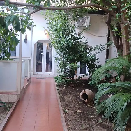 Sofia E Sveva Con Giardino Napoli